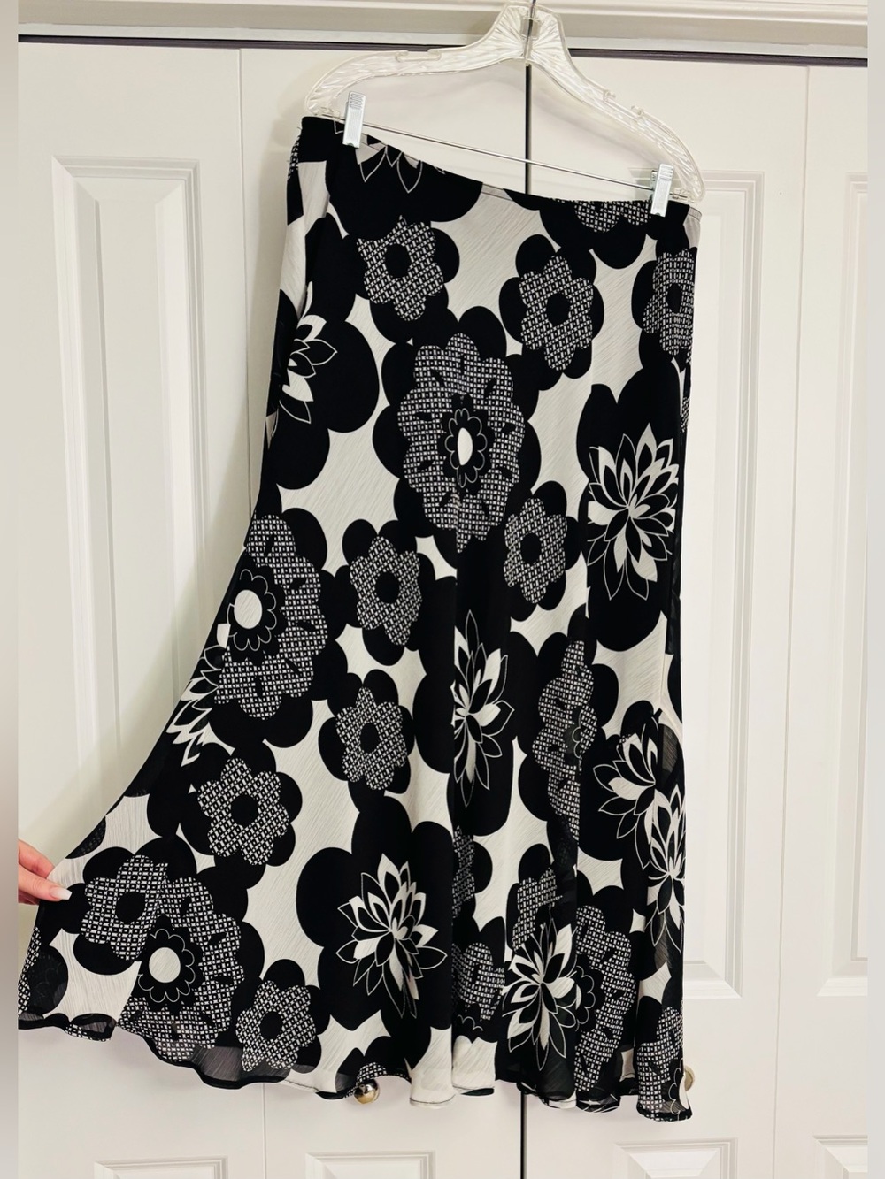 Lane Bryant Black White Floral Chiffon Maxi Skirt Plus Size 14 16